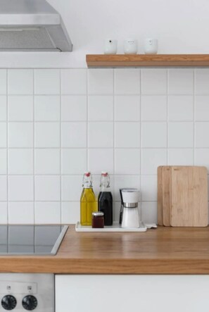 Apartment | Eigene Küche | Kühlschrank, Mikrowelle, Ofen, Herdplatte