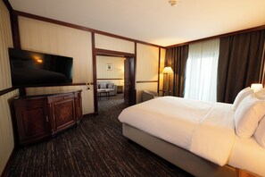 ملاءات من القطن المصري وأغطية فراش متميزة وألحفة محشوة بالريش وميني بار