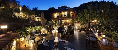 2 Restaurants, FrĂŒhstĂŒck, Mittagessen, Abendessen, italienische KĂŒche