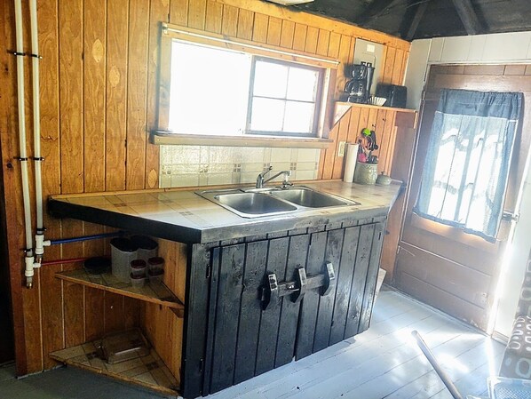 Interior - Little Middle perfect for 2 (Sault Ste. Marie)