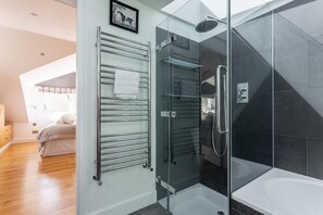 Ferienhaus (5 Bedrooms) | Badezimmer | Dusche, Handtücher, Shampoo