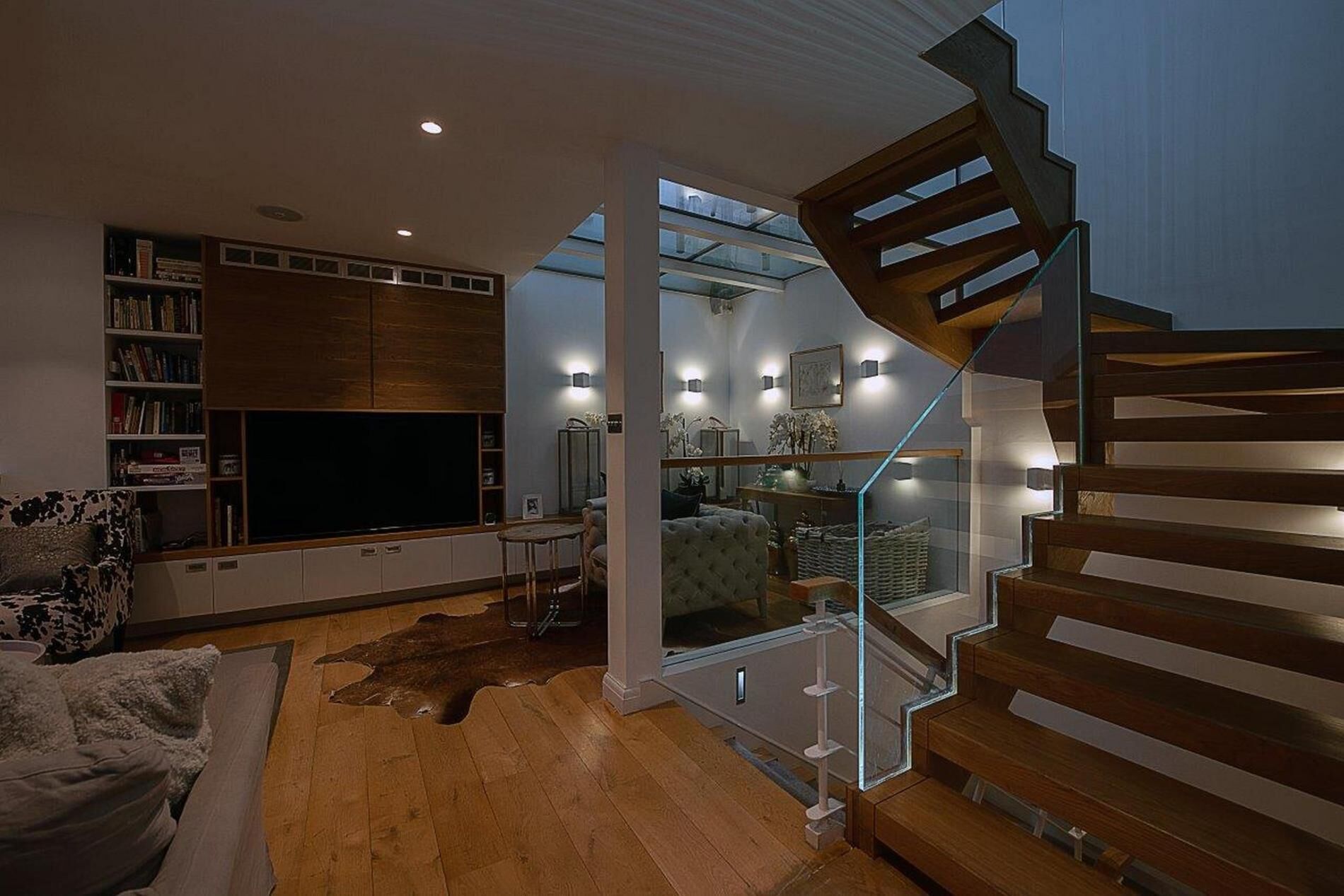 House (5 Bedrooms) | Living area | Fireplace