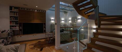 House (5 Bedrooms) | Living area | Fireplace