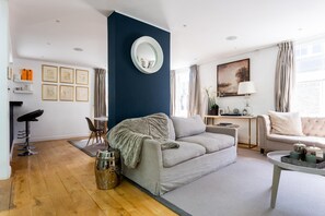 Maison (5 Bedrooms) | Coin séjour | Cheminée