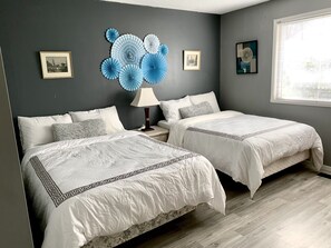 2 habitaciones, escritorio, tabla de planchar con plancha y wifi gratis 