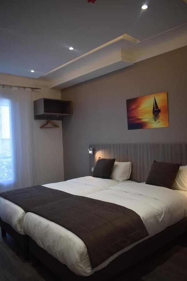 Bureau, espace de travail pour ordinateur portable