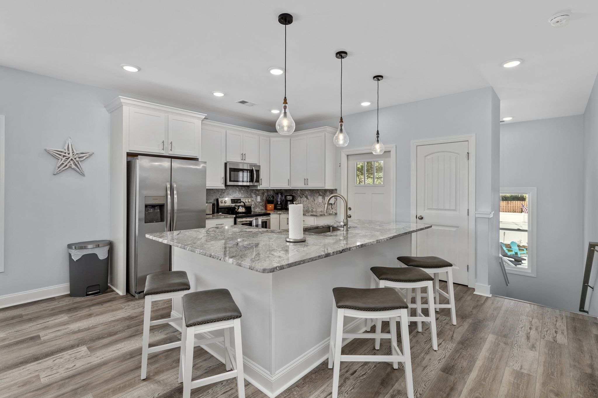 冰箱、微波炉、烤箱、炉灶