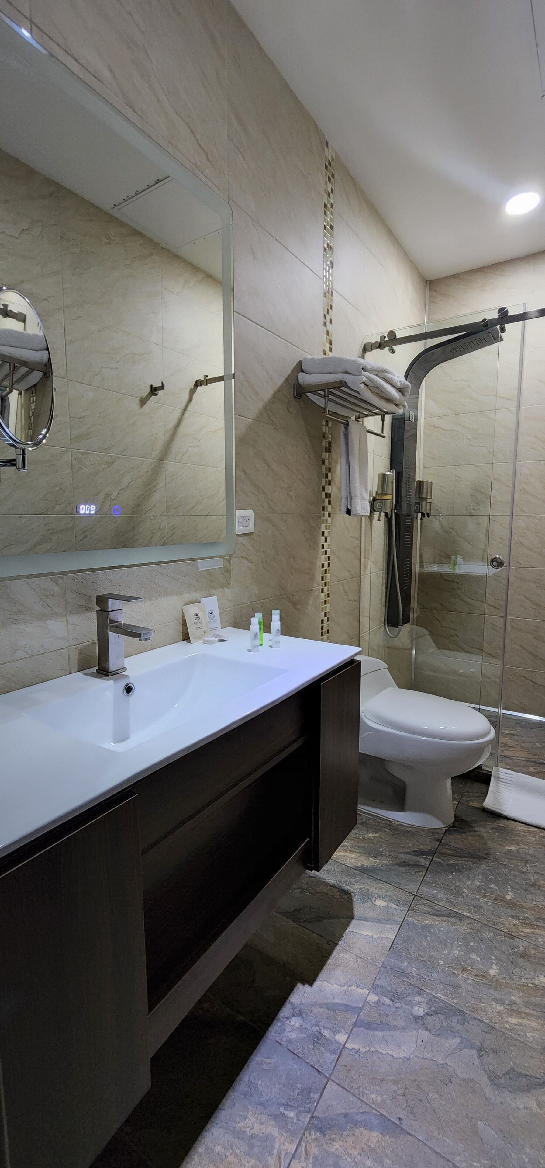 superior double room | bathroom | shower, hydromassage showerhead, hair dryer, towels
