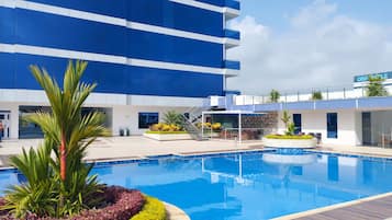 2 piscine all'aperto