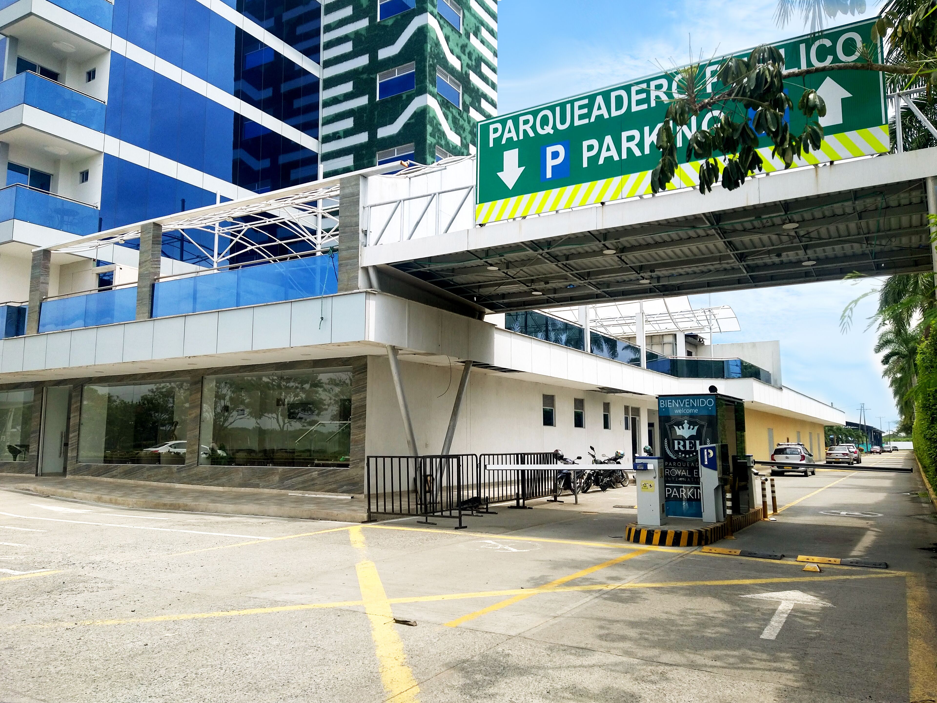 A parking structure with a sign indicating 'PARKING' and 'PARQUEADERO'.