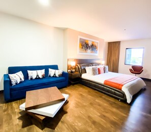 小型客房 | 高档床上用品、羽绒被、加厚床垫、客房内保险箱