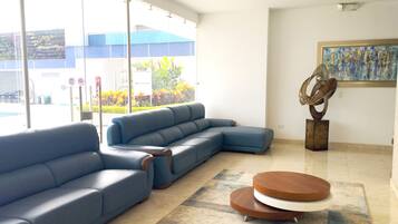 43-tums smart-tv med digitalkanaler och tv