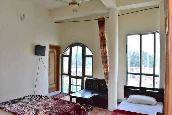 Chambre Double Standard | Fer et planche à repasser, Wi-Fi gratuit, draps fournis