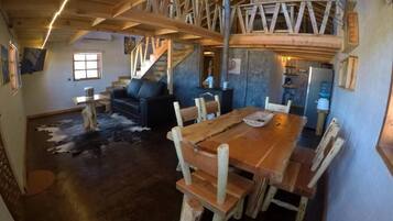 Grand Cabin | Living area