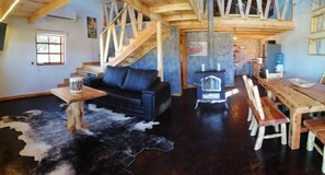 Grand Cabin | Living area