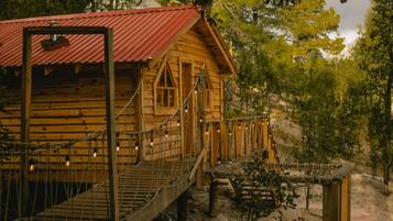 Basic Cabin | 2 bedrooms, Egyptian cotton sheets, premium bedding, down comforters