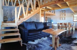 Grand Cabin | Living area