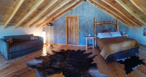 Grand Cabin | Egyptian cotton sheets, premium bedding, down duvets, blackout curtains