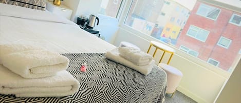 Deluxe tweepersoonskamer | Uitzicht op strand/zee