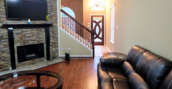 Traditional House, 4 Bedrooms, Non Smoking | Living area | Flat-screen TV