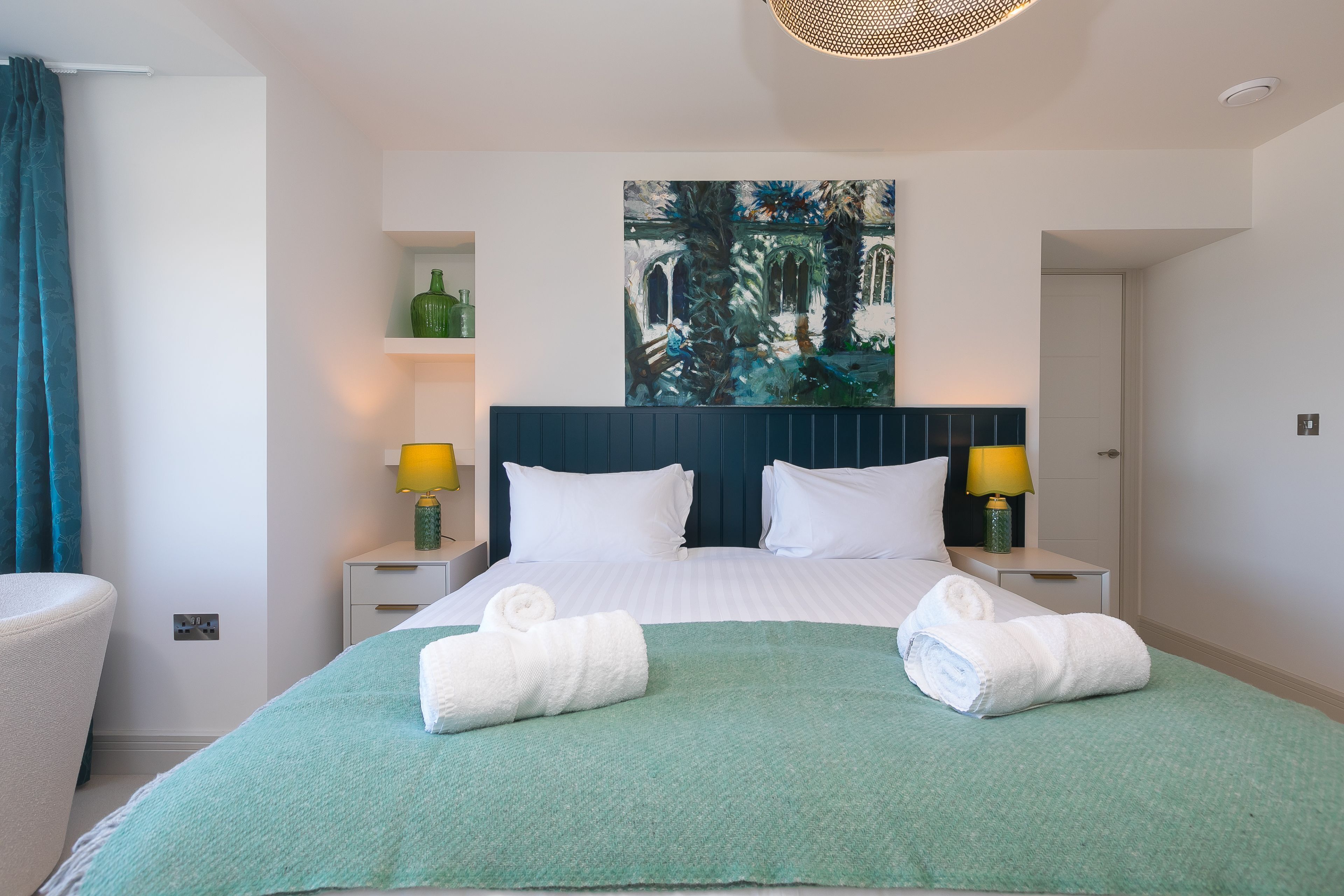 3 bedrooms, iron/ironing board, WiFi, bed sheets