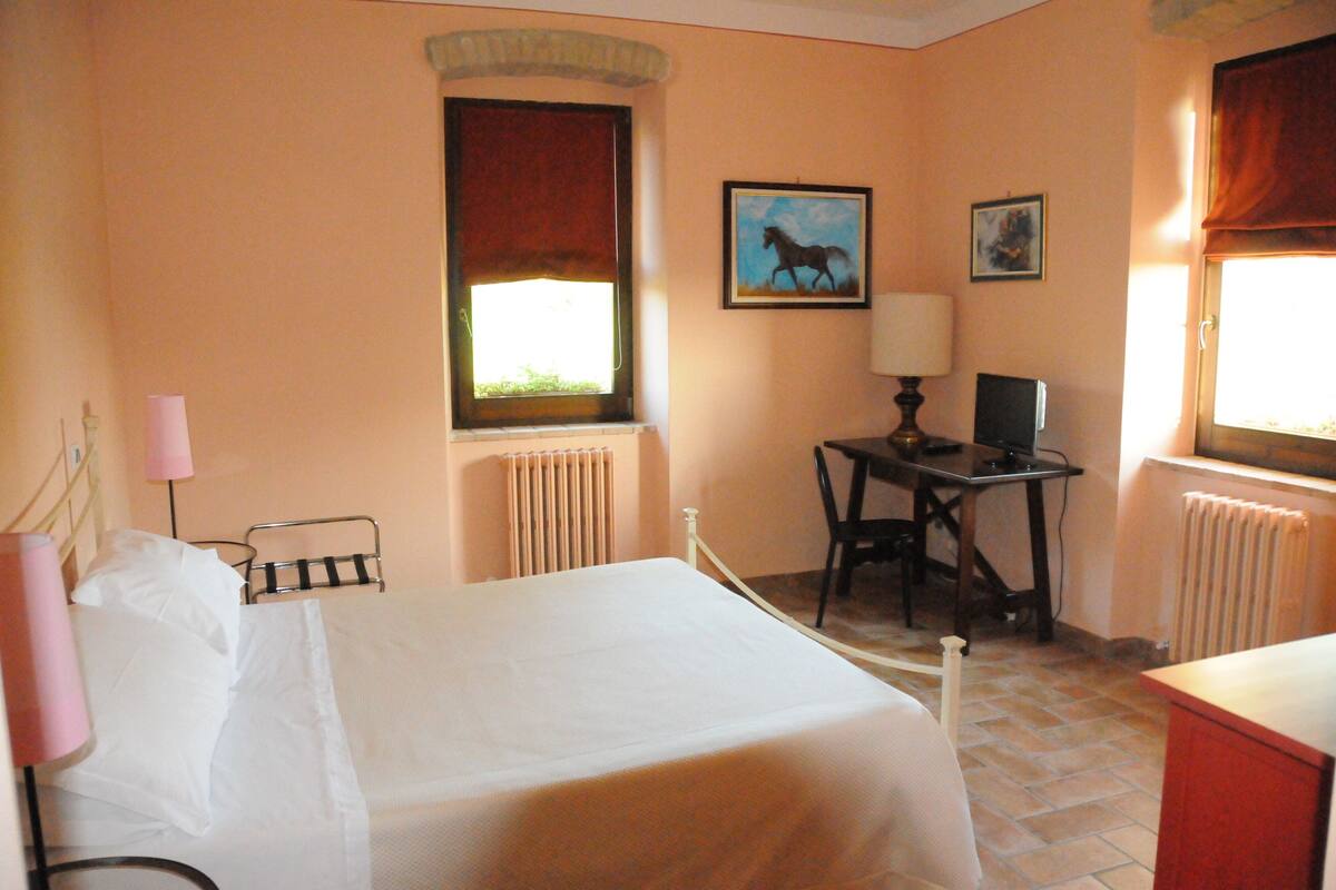 Chambre Classique | Bureau, draps fournis