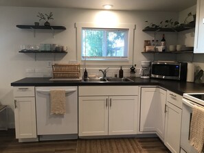 Private kitchen - Boho Midtown Cottage (Coeur d'Alene)