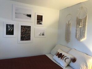 3 bedrooms, travel cot, WiFi, bed sheets