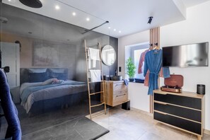 1 slaapkamer, een strijkplank/strijkijzer, gratis wifi, beddengoed