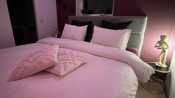 1 chambre, fer et planche Ă repasser, Wi-Fi gratuit, draps fournis