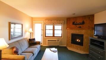 Condo (Deer Park 175A, North Woodstock) | Exterior