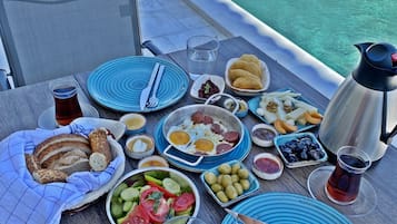 Desayuno para llevar incluido todos los días