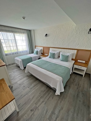 Superior-Dreibettzimmer | Bettwäsche aus ägyptischer Baumwolle, hochwertige Bettwaren