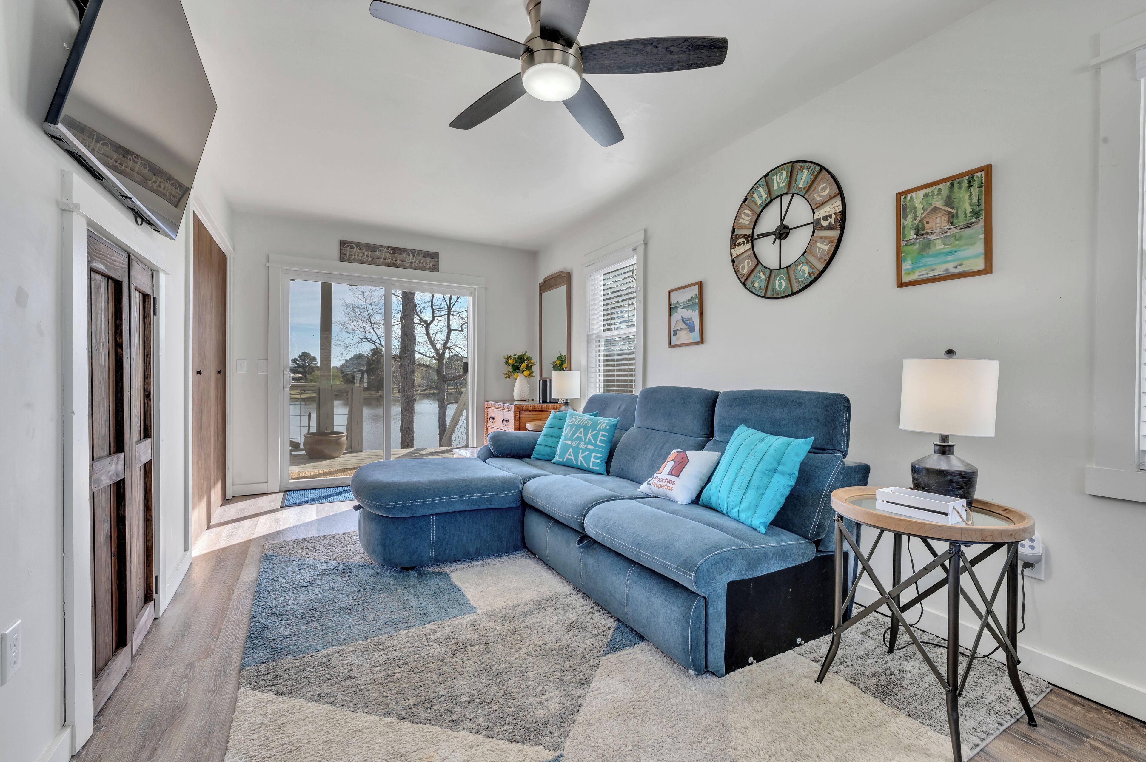 Smart TV, libros y impresora 