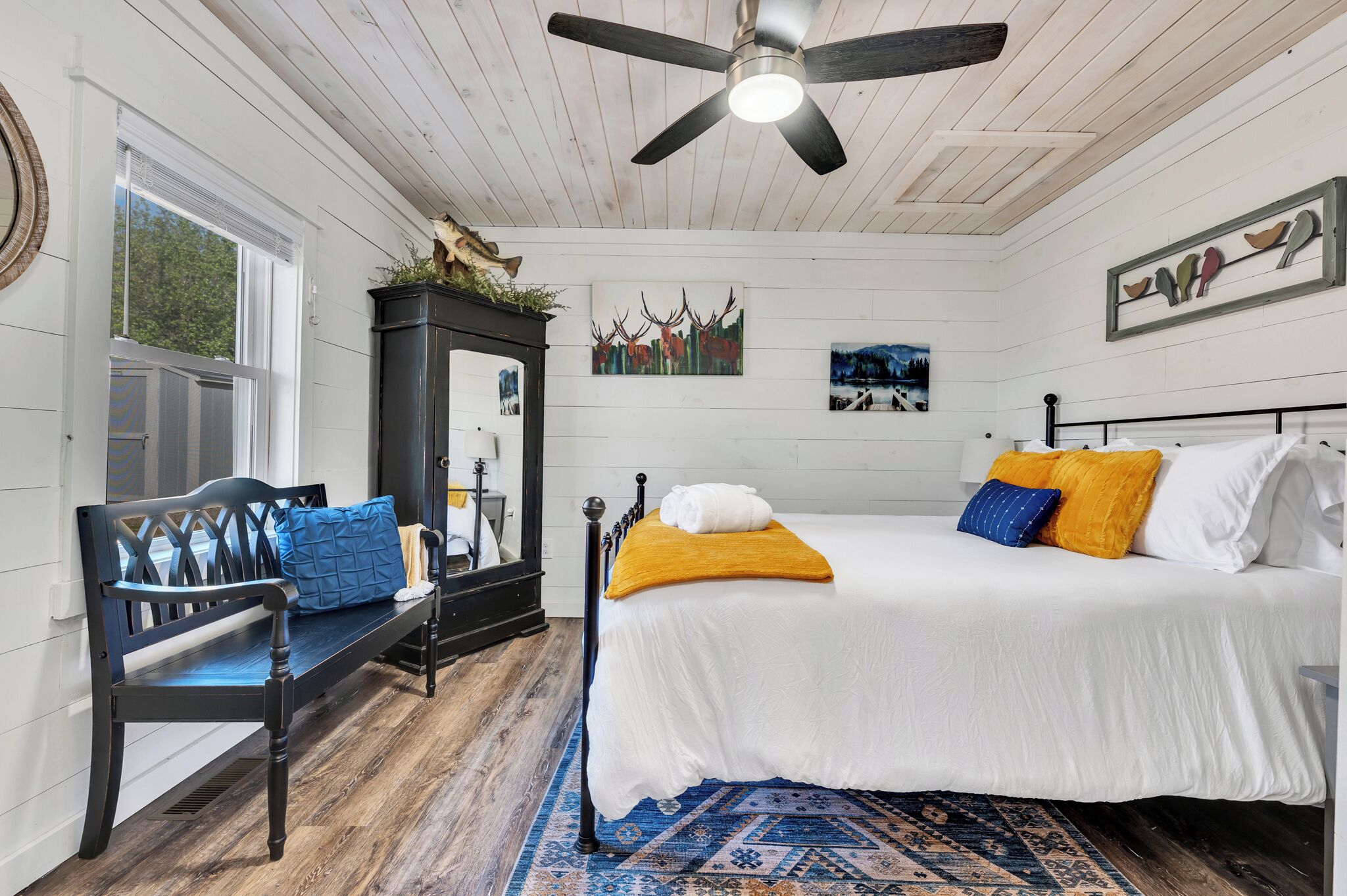 2 habitaciones, escritorio, tabla de planchar con plancha y wifi gratis 