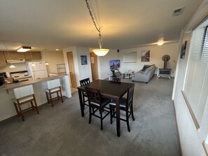 Smart TV, computer monitors - Great Harbor View Entire 2Br & 2Ba Vacation/Getaway Unit (Gig Harbor)