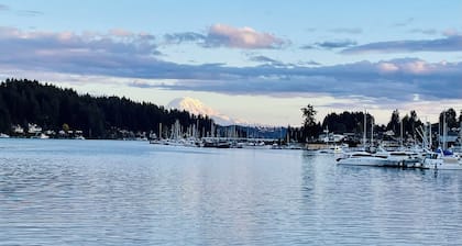 Great Harbor View Entire 2Br & 2Ba Vacation/Getaway Unit
