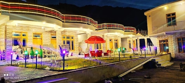 Fachada del alojamiento - Noche