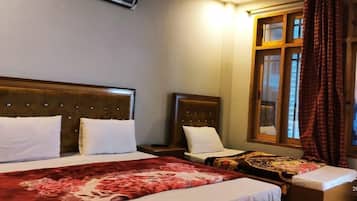 Habitación triple estándar | Wifi gratis y ropa de cama