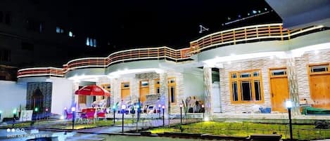 Fachada del alojamiento - Noche