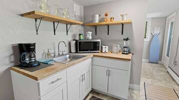 雪櫃、微波爐、焗爐、爐具