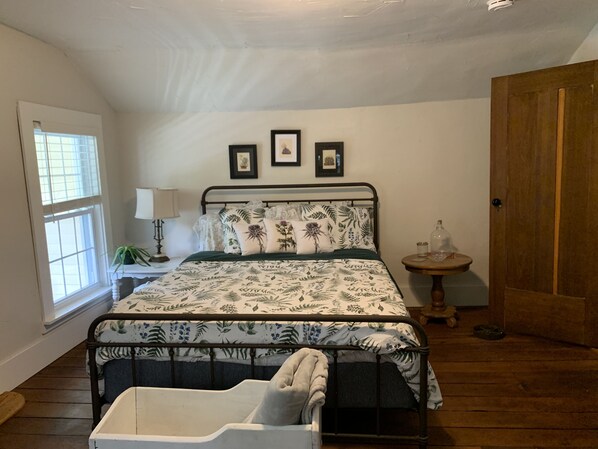 4 makuuhuonetta, työpöytä, silitysrauta/-lauta, ilmainen Wi-Fi