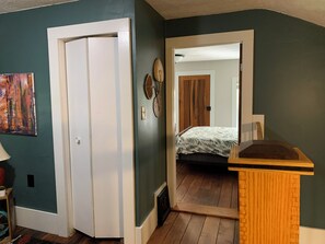 4 chambres, bureau, fer et planche à repasser, accès au Wi-Fi (inclus)