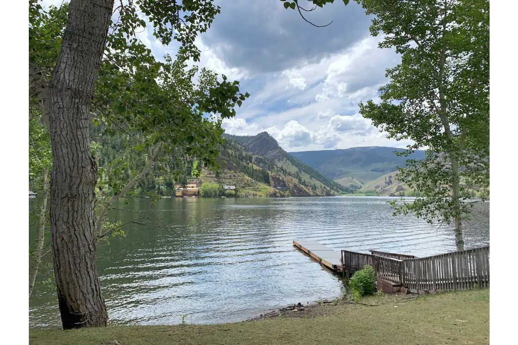 Rustic Mountain Lodge/Hotel- sleeps 40+
