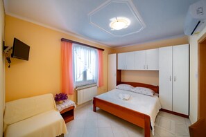 Free WiFi, bed sheets - Studio apartment in Lopar with Air condition, WIFI (4886-5) (Lopar)