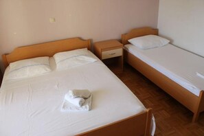 Free WiFi, bed sheets