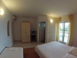 Free WiFi, bed sheets