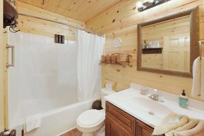Combined shower/bathtub, hair dryer, towels