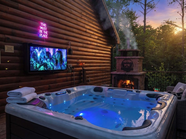 Outdoor spa tub