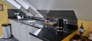 ثلاجة، ميكروويف، فرن، موقد طهي مسطح